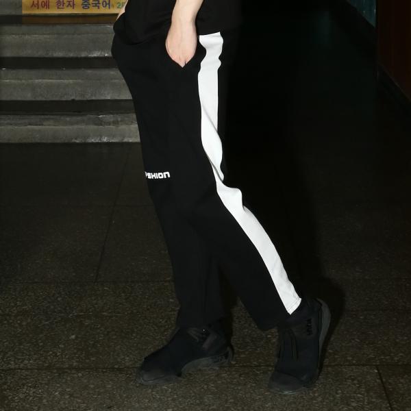 TRIPSHION WHITE LINE PANTS - BLACK