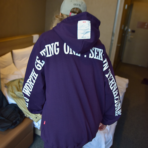 SENTENCE HOODED SWEATSHIRT_PURPLE
