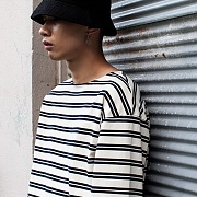 STRIPE WIDE NECK LONG T (white)
