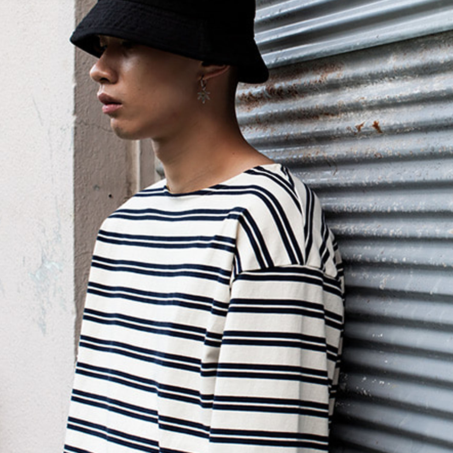 STRIPE WIDE NECK LONG T (white)