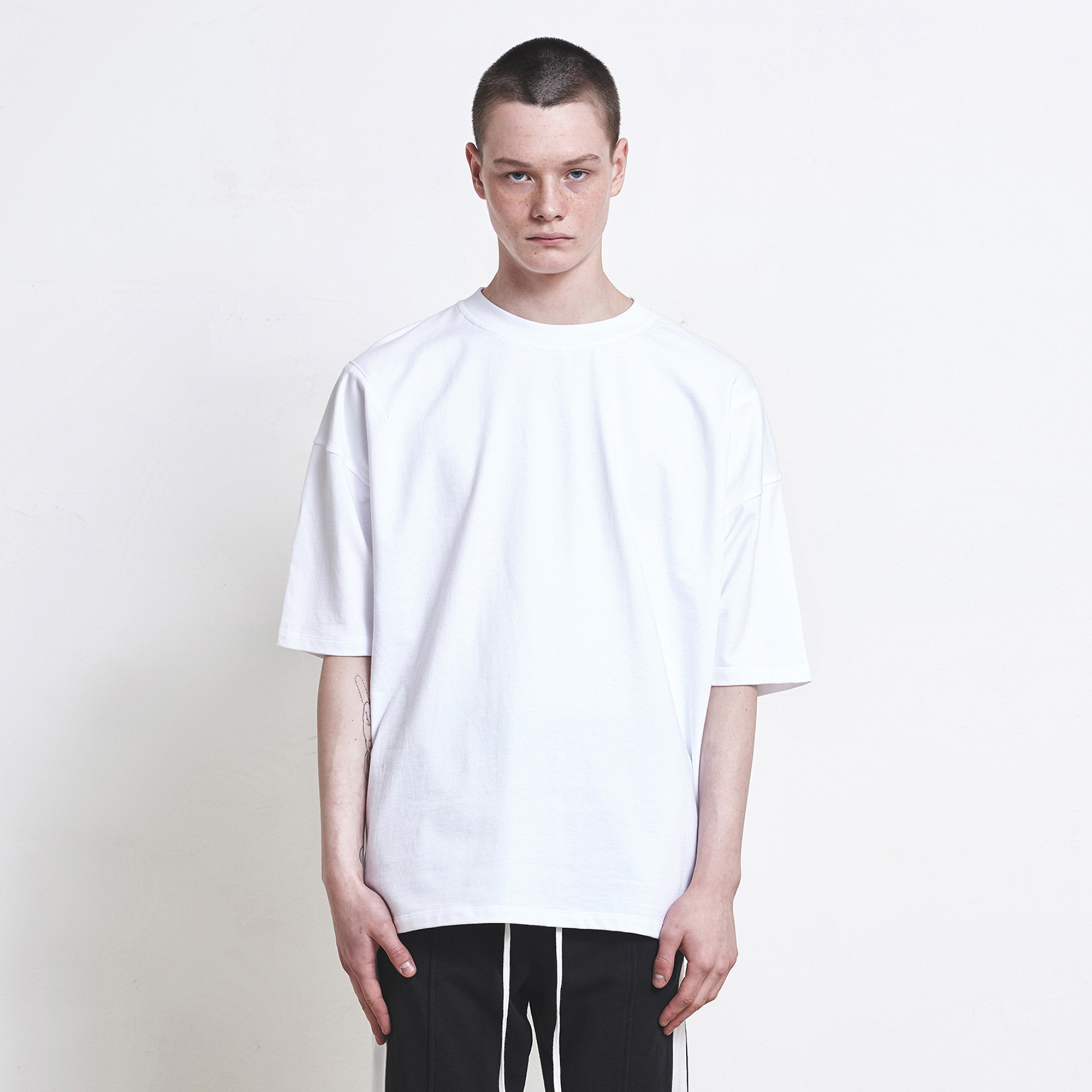 [ڼ ]   Ƽ White