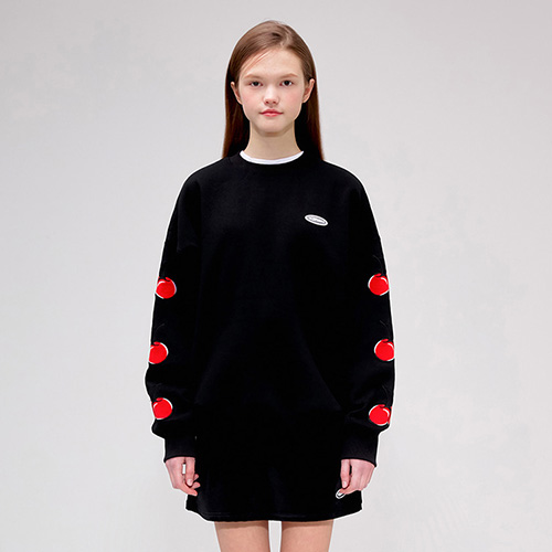 MIDDLE CHERRY SWEATSHIRT IS [BLACK]