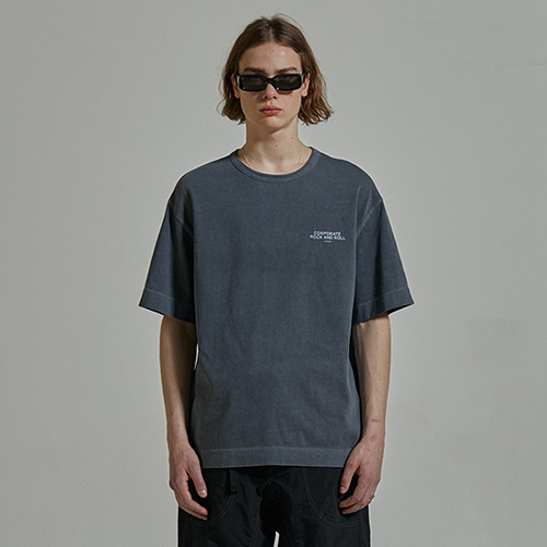 PIGMENT SHORT SLEEVE IS [DARK GREY] (DG)