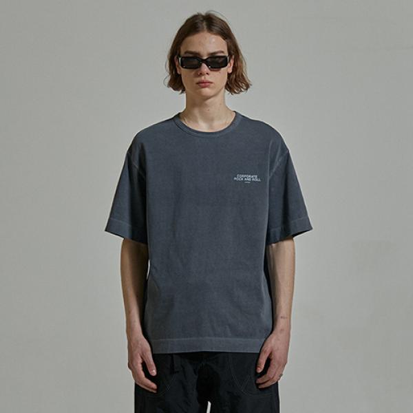 PIGMENT SHORT SLEEVE IS [DARK GREY] (DG)