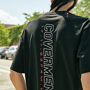 [COVERMENT]Vertical Big Logo Graphic Print T-Shirts_Black